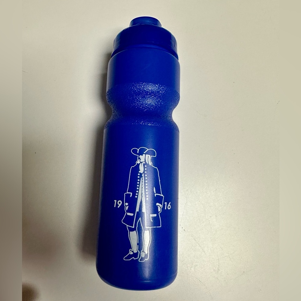 *New* Quaker Ridge Golf Club Blue Water Bottle